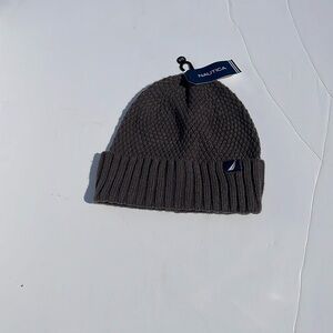 NWT-Nautica-gray-Toboggan/beanie hat great for hitting slopes are doing errands.